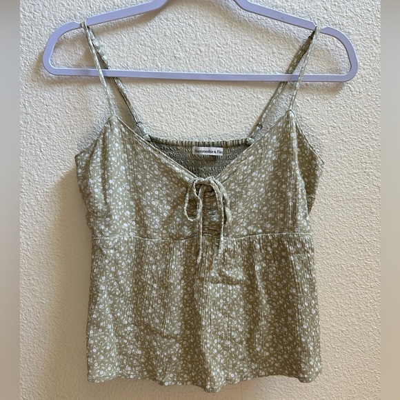 NWOT Abercrombie & Fitch Light Green Floral Camisole Size M - Picture 2 of 5